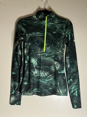 Nike Women's Black & Neon Green Patterned Long-Sleeve 1/4 Zip Top